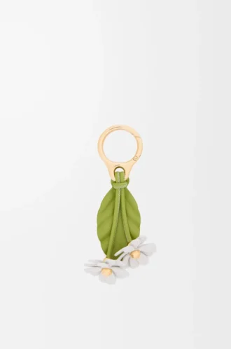 Chamomille-Blumenanhänger aus klassischem Kalbsleder in Weiß/Grün