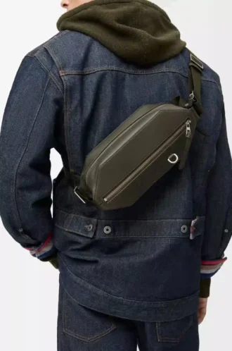 Convertible Sling aus klassischem Kalbsleder in Dunkelkhaki