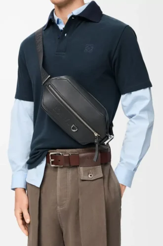 Convertible Sling aus klassischem Kalbsleder Schwarz Convertible Sling aus klassischem Kalbsleder Schwarz