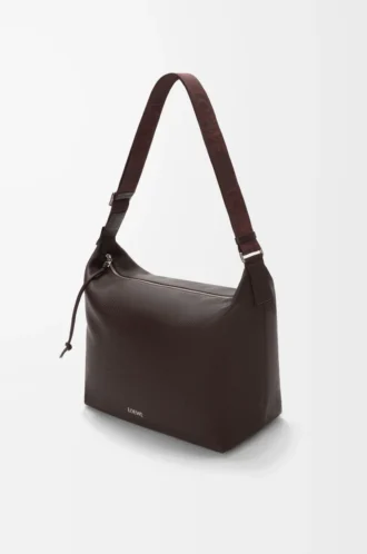 Cubi Crossbody-Tasche aus geschmeidigem genarbtem Kalbsleder in Oxblood Cubi Crossbody-Tasche aus geschmeidigem genarbtem Kalbsleder in Oxblood