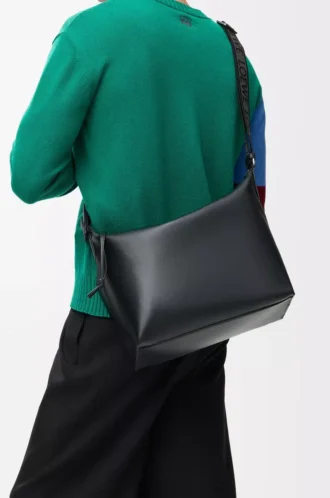 Cubi Crossbody-Tasche aus geschmeidigem, glattem Kalbsleder und Jacquard in Schwarz Cubi Crossbody-Tasche aus geschmeidigem, glattem Kalbsleder und Jacquard in Schwarz