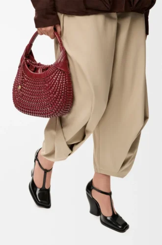 Diamond Hobo-Tasche aus Kalbsleder in Kirschrot Diamond Hobo-Tasche aus Kalbsleder in Kirschrot