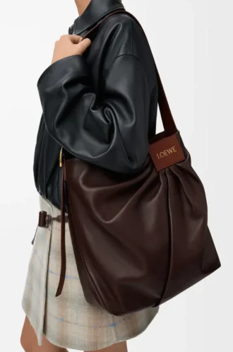 Draped Tote aus weichem Nappalammleder Dunkelbraun
