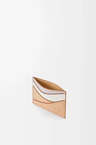 Einfacher Kartenhalter „Puzzle” aus klassischem Kalbsleder in Ghost/Silky Beige