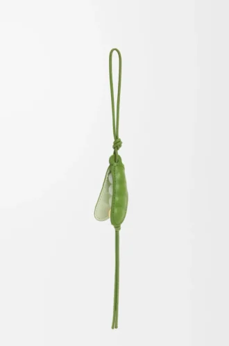 Erbsenschoten-Anhänger aus klassischem Kalbsleder in Spring Green/Spring Jade