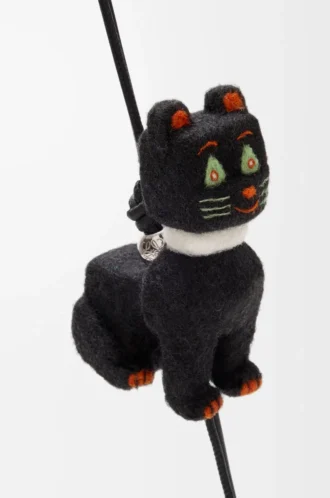 Futurist Cat Anhänger aus Filz Schwarz/Orange Futurist Cat Anhänger aus Filz Schwarz/Orange