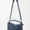 Große Puzzle Edge Tasche aus klassischem Kalbsleder in Indigo Dye Große Puzzle Edge Tasche aus klassischem Kalbsleder in Indigo Dye