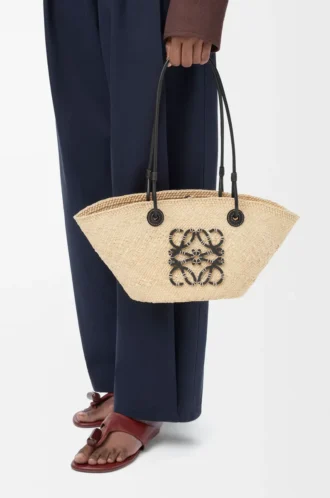 Kleine Anagram Basket Tasche aus Iraca-Palme und Kalbsleder Natur/Schwarz