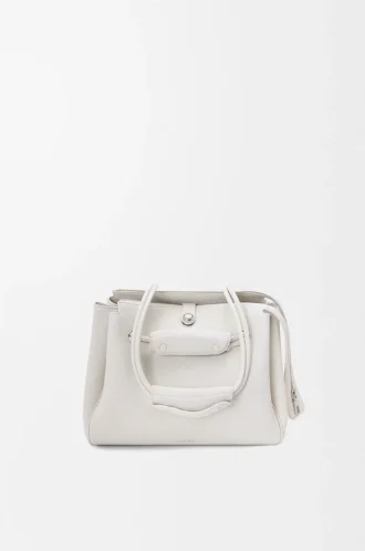 Kleine Madrid-Tasche aus geschmeidigem genarbtem Kalbsleder in Soft White