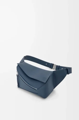 Kleine Puzzle Edge Gürteltasche aus klassischem Kalbsleder in Indigo Dye Kleine Puzzle Edge Gürteltasche aus klassischem Kalbsleder in Indigo Dye