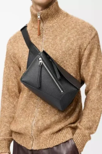 Kleine Puzzle Edge Gürteltasche aus klassischem Kalbsleder in Schwarz