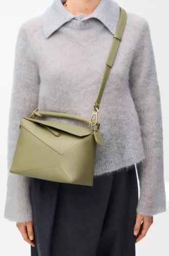 Kleine Puzzle Edge Tasche aus klassischem Kalbsleder in Eucalyptus Green