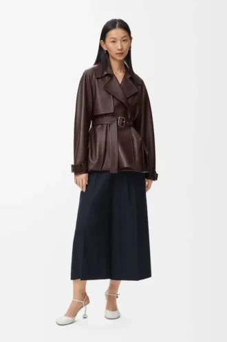 Kurze Hose mit Gürtel aus Wolle in Marineblau