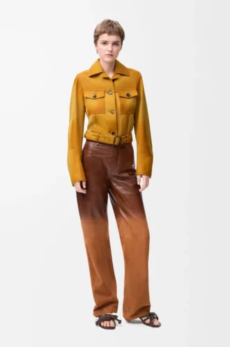 Kurze Jacke aus hellbraunem Lammwildleder