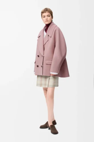 Kurzer Mantel aus Wolle in Rosa