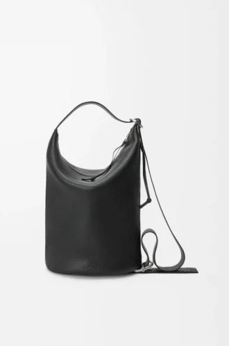 Loop Bucket aus geschmeidigem genarbtem Kalbsleder Schwarz