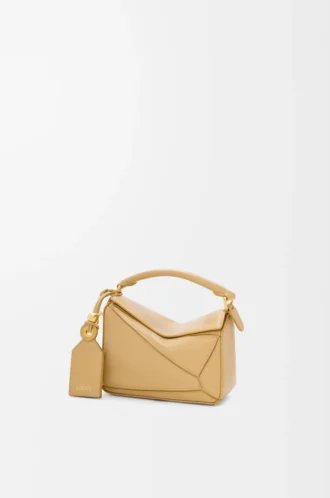 Mini Featherlight Puzzle Tasche aus Nappalammleder in Dark Butter