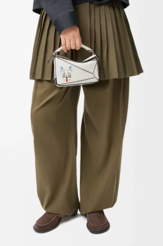 Mini-Puzzle-Tasche „Futurist Cat” aus klassischem Kalbsleder in Soft White