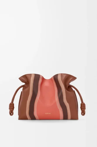 Mittlere Flamenco-Clutch Landscape aus Nappakalbsleder in Pecan/Parrot Pink