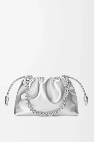 Mittlere Flamenco-Handtasche aus laminiertem Lammleder Silber
