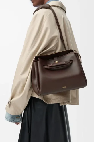 Mittlere Madrid-Tasche aus geschmeidigem Kalbsleder in Dark Chestnut