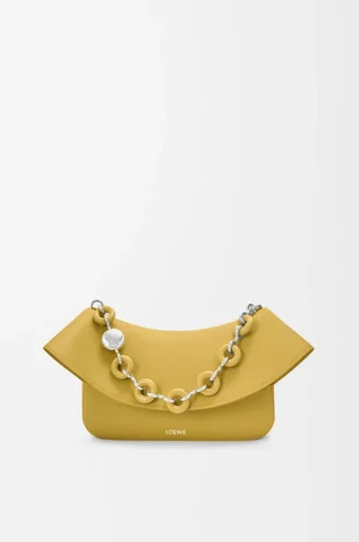 Mittlere Ola-Tasche aus glattem Kalbsleder in Ginger