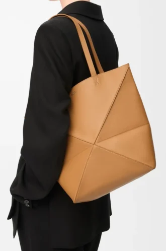 Mittlere Puzzle Fold-Tasche aus glänzendem Kalbsleder in Warm Desert