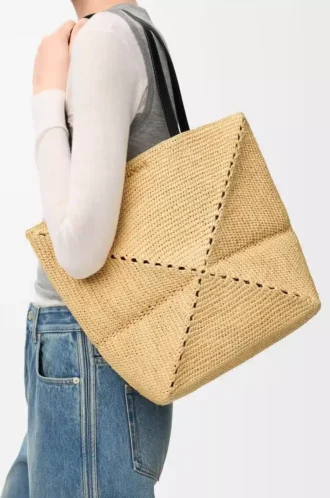 Mittlere Puzzle Fold-Tasche aus Raffia in Natur