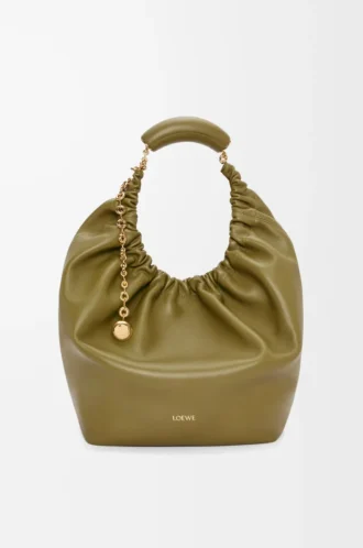 Mittlere Squeeze-Tasche aus weichem Nappalammleder in Oliv