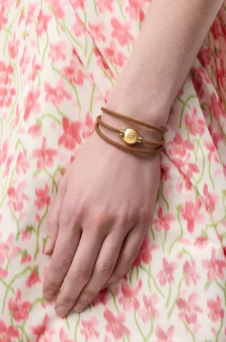 Pebble-Armband aus Kalbsleder in Warm Desert/Gold