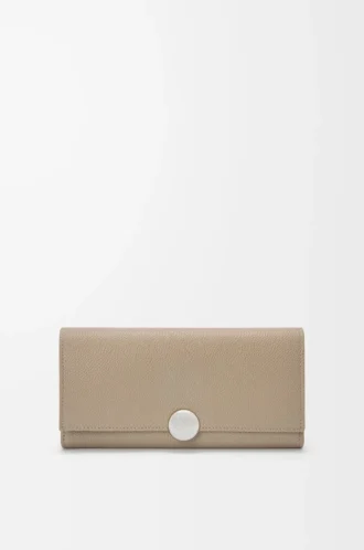 Pebble Continental-Brieftasche aus mini-genarbtem Kalbsleder in Clay Pebble Continental-Brieftasche aus mini-genarbtem Kalbsleder in Clay