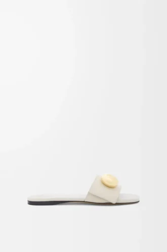 Pebble-Pantolette aus weichem Kalbsleder in Sea Salt