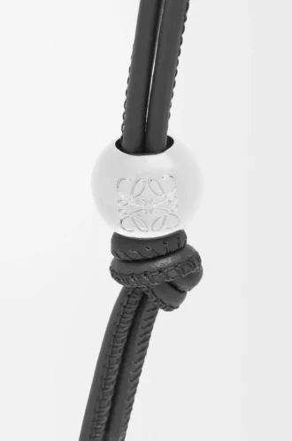 Personalisierbares Armband aus klassischem Kalbsleder in Schwarz/Palladium