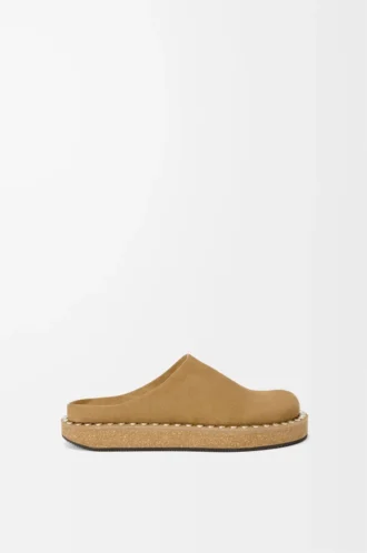 Rivet-Pantolette aus Kalbswildleder Mittelbraun